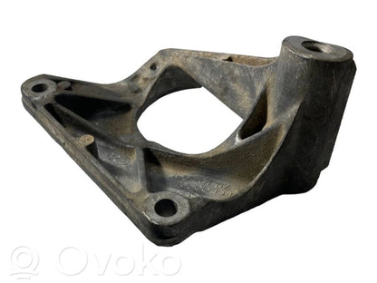 Engine mounting bracket
