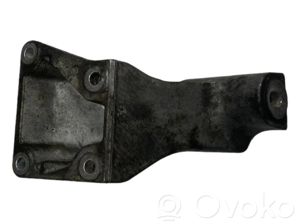 Engine mounting bracket