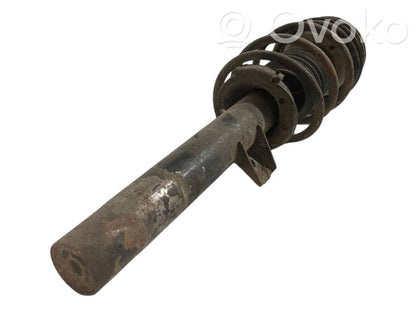 Priekšpusē amortizators ar atsperi