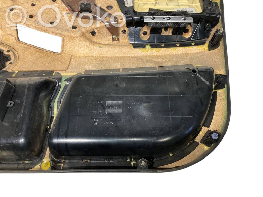 Priekšējo durvju apdare