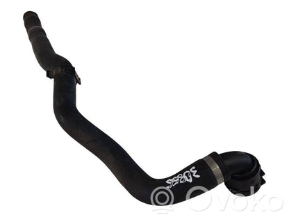 Caurulīte (-es) / šļūtene (-es)