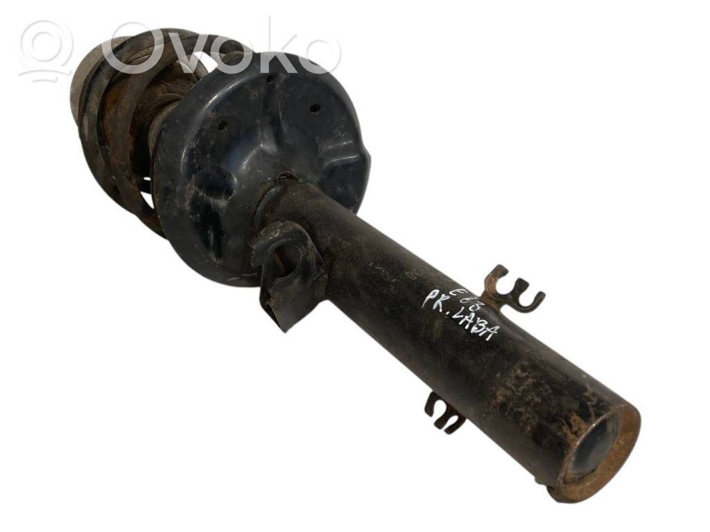 Priekšpusē amortizators ar atsperi