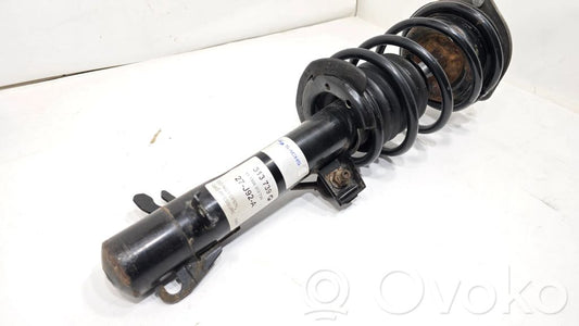 Priekšpusē amortizators ar atsperi