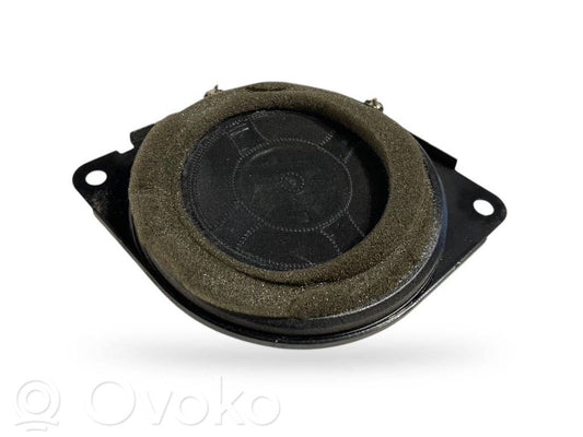 Skaļrunis (-i) priekšējās durvīs