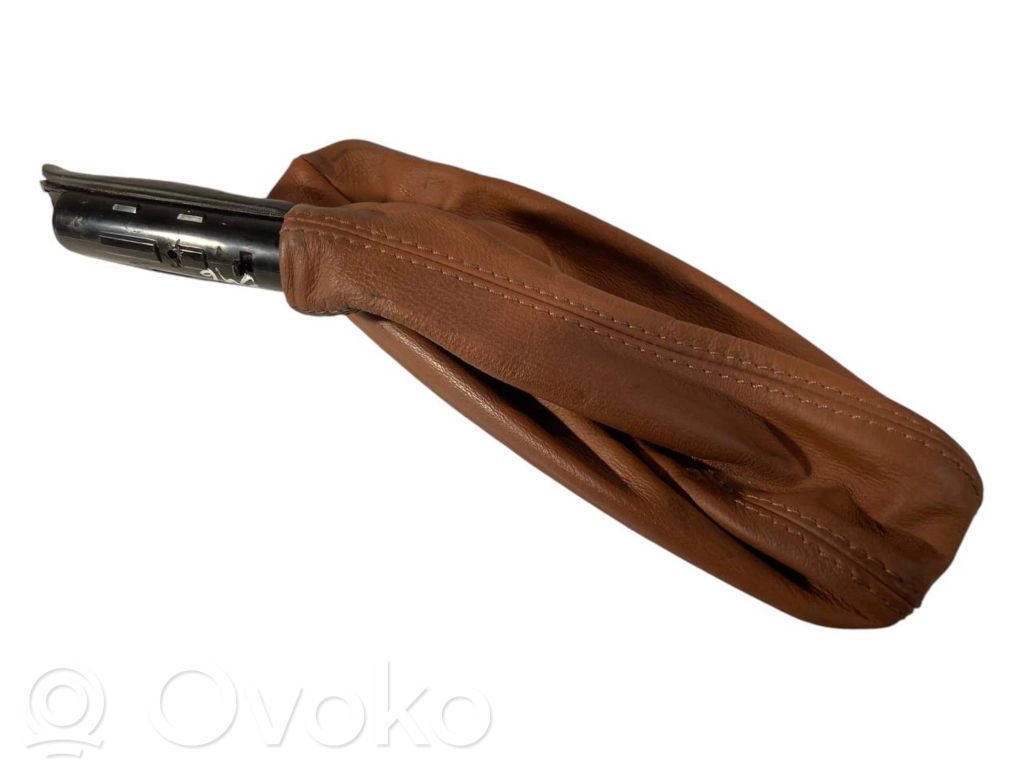 Rokas bremzes dekoratīvā apdare