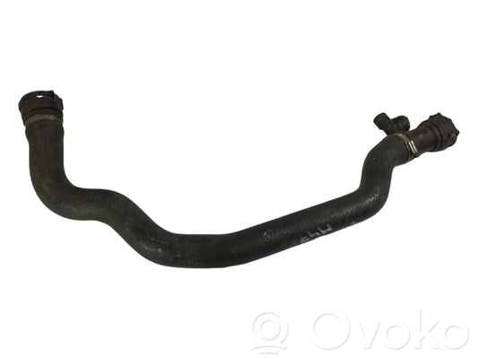 Caurulīte (-es) / šļūtene (-es)