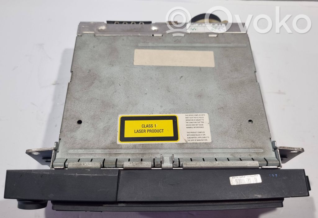 Radio / CD/DVD atskaņotājs / navigācija