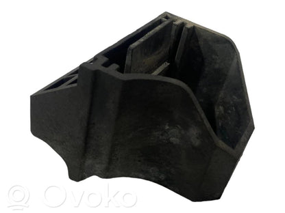 Radiator(s) holder/bracket