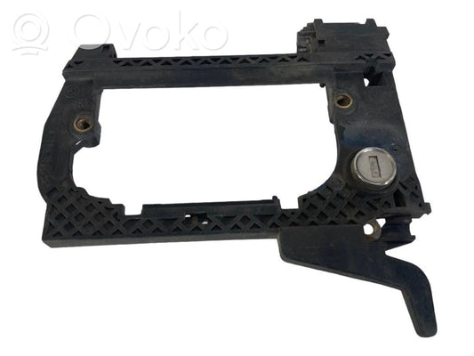 Holder/bracket for external opening handle at the front