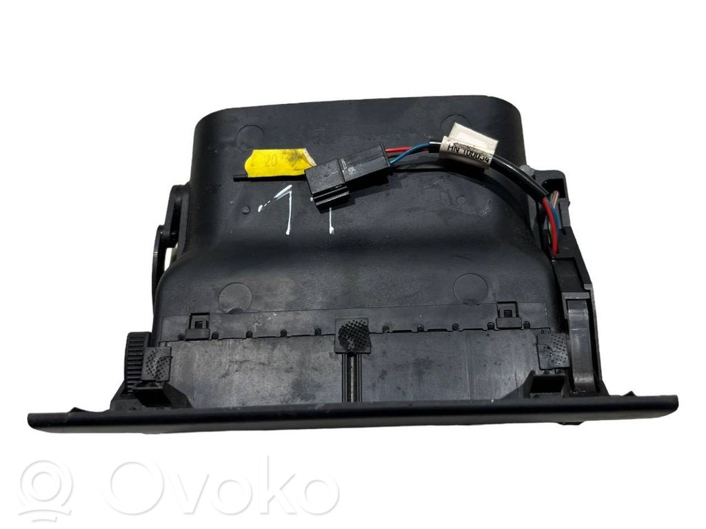 Задняя воздухо-вентиляционная решетка