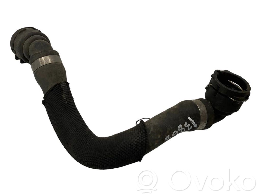 Caurulīte (-es) / šļūtene (-es)