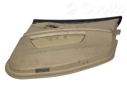 Apšuvums aizmugurējām durvīm