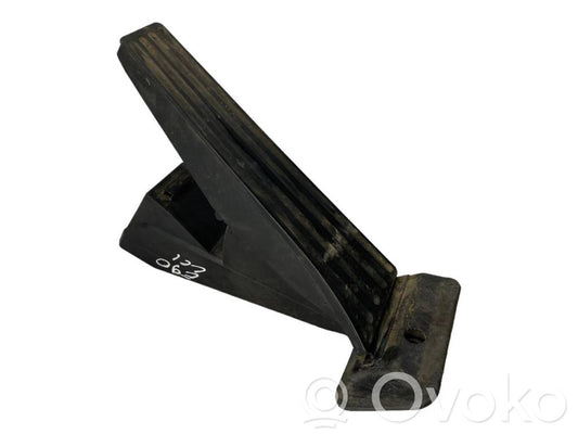 Педаль акселератора