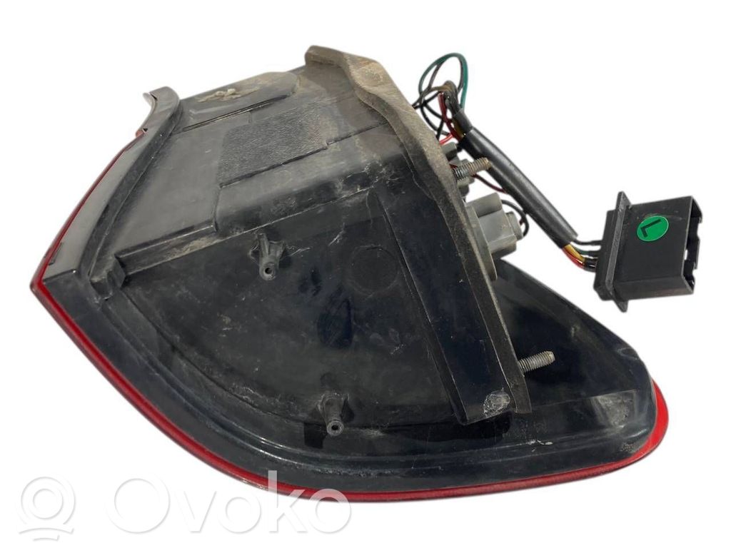 Aizmugurējais lukturis virsbūvē