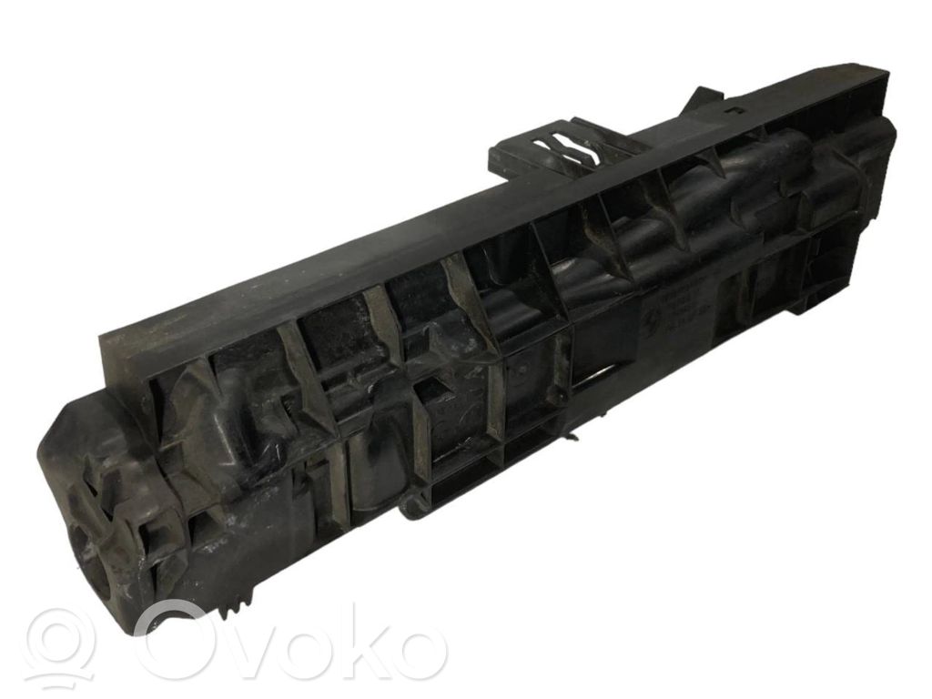 Radiator(s) holder/bracket