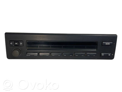 Radio / CD/DVD atskaņotājs / navigācija