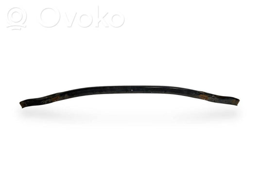 Priekšpusē bampera sija / balka