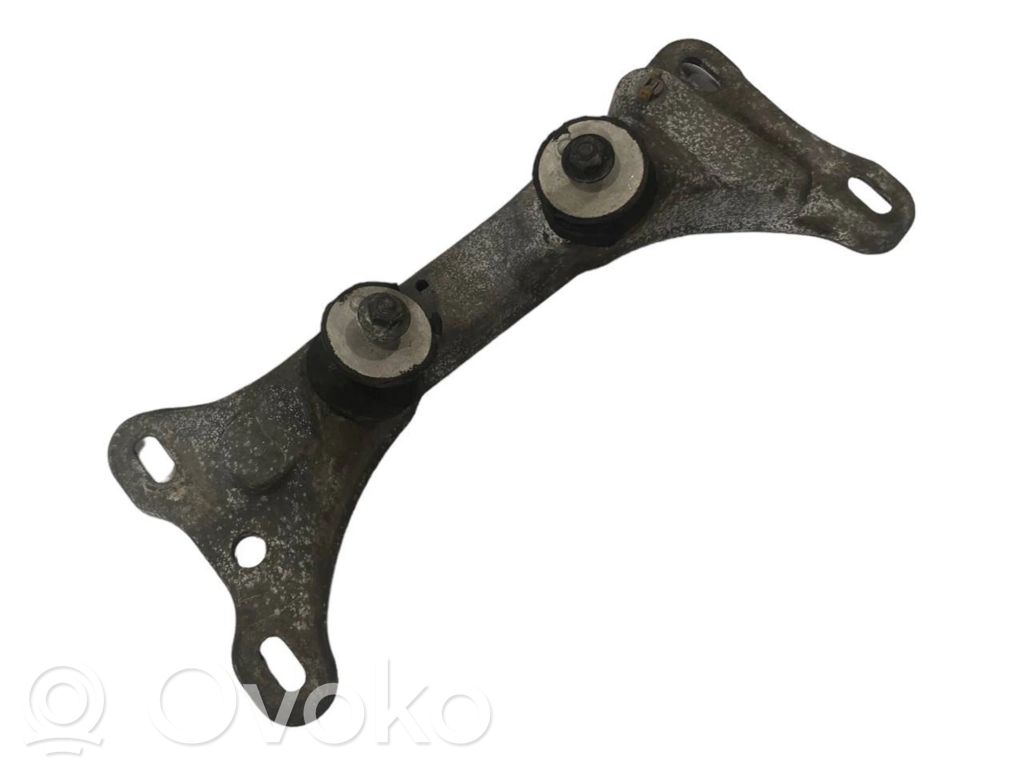 Transmission mounting bracket