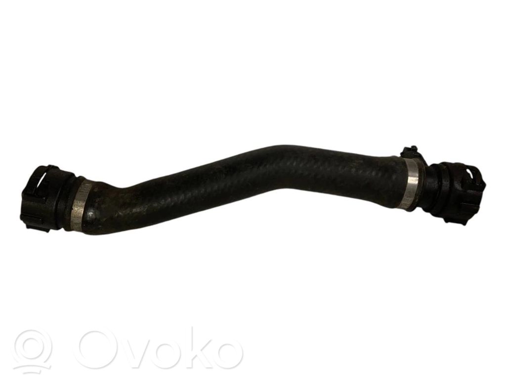 Caurulīte (-es) / šļūtene (-es)