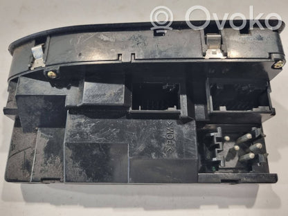 Window lift control switch(es)