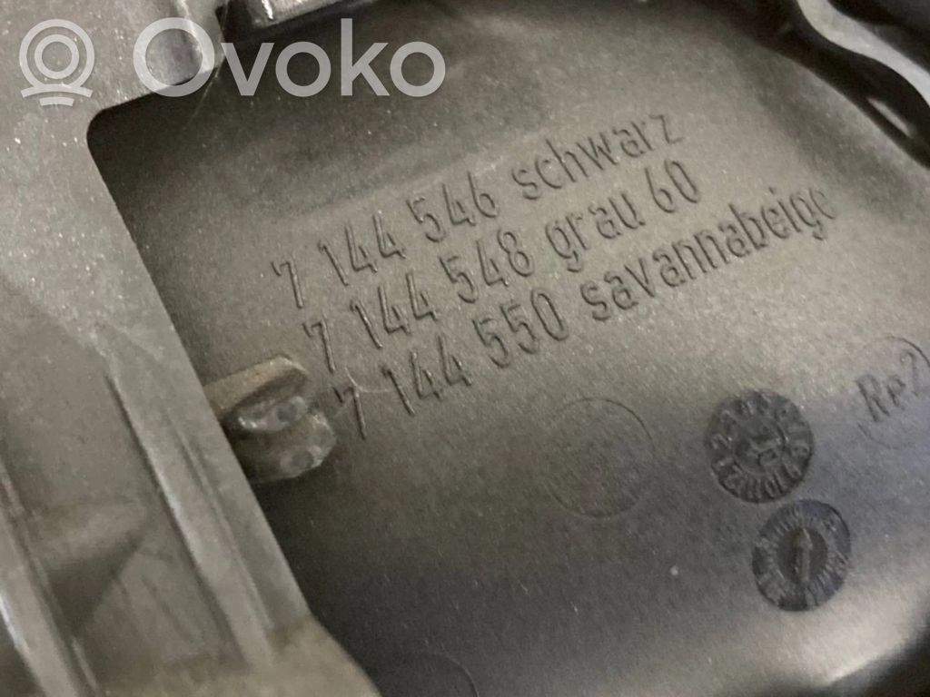 Apšuvums aizmugurējām durvīm