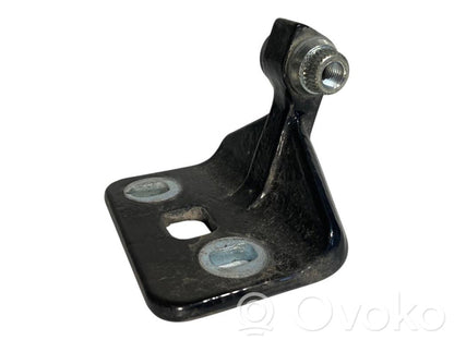 Aizmugurē apakšējā vira (eņģe)