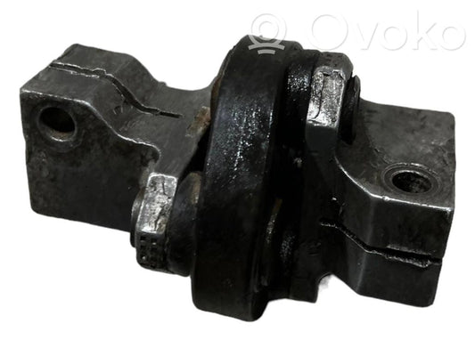 Kardāna / stūres krustsavienojums