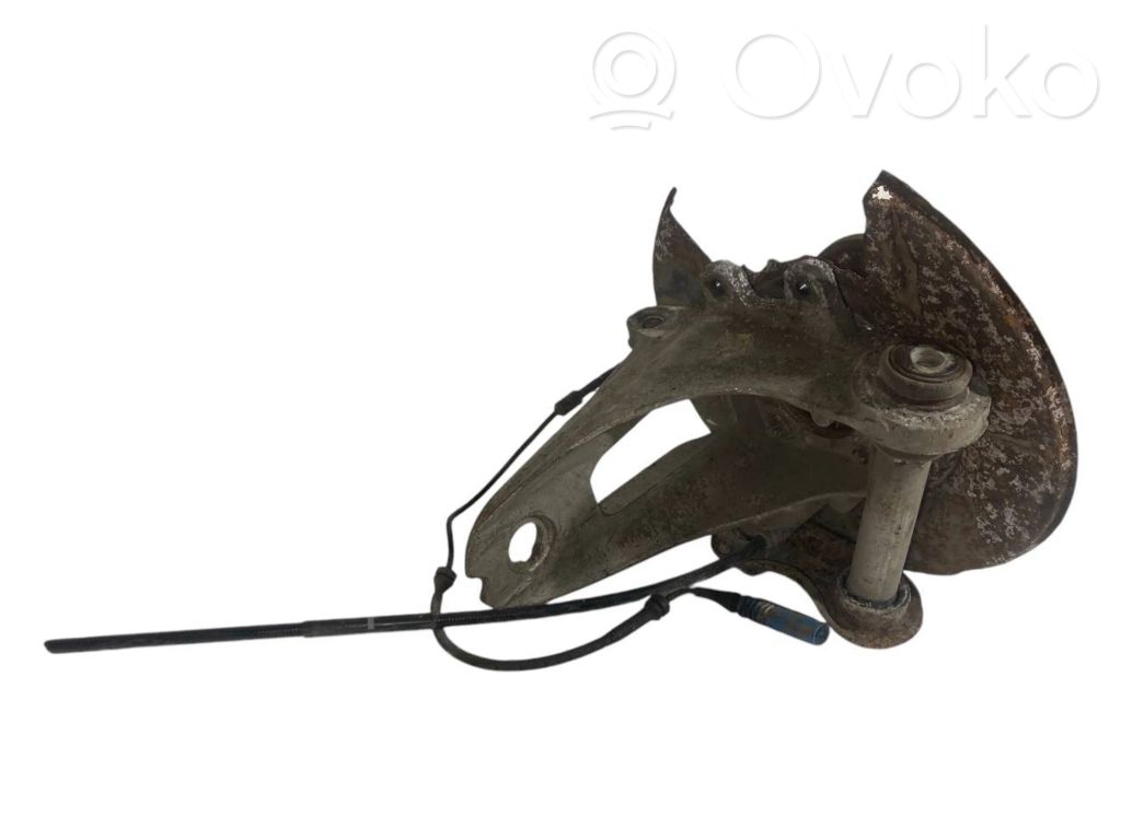 Aizmugurē riteņa rumbas vārpstas šarnīrs (stupica, capfa)