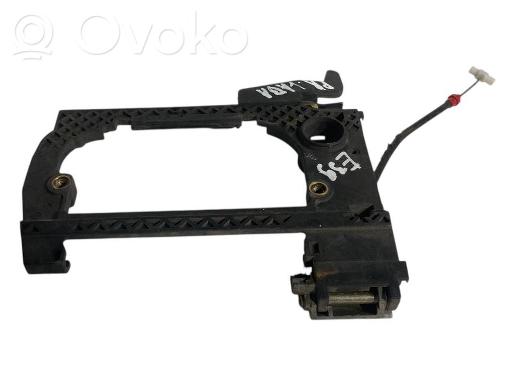 Holder/bracket for external opening handle at the front