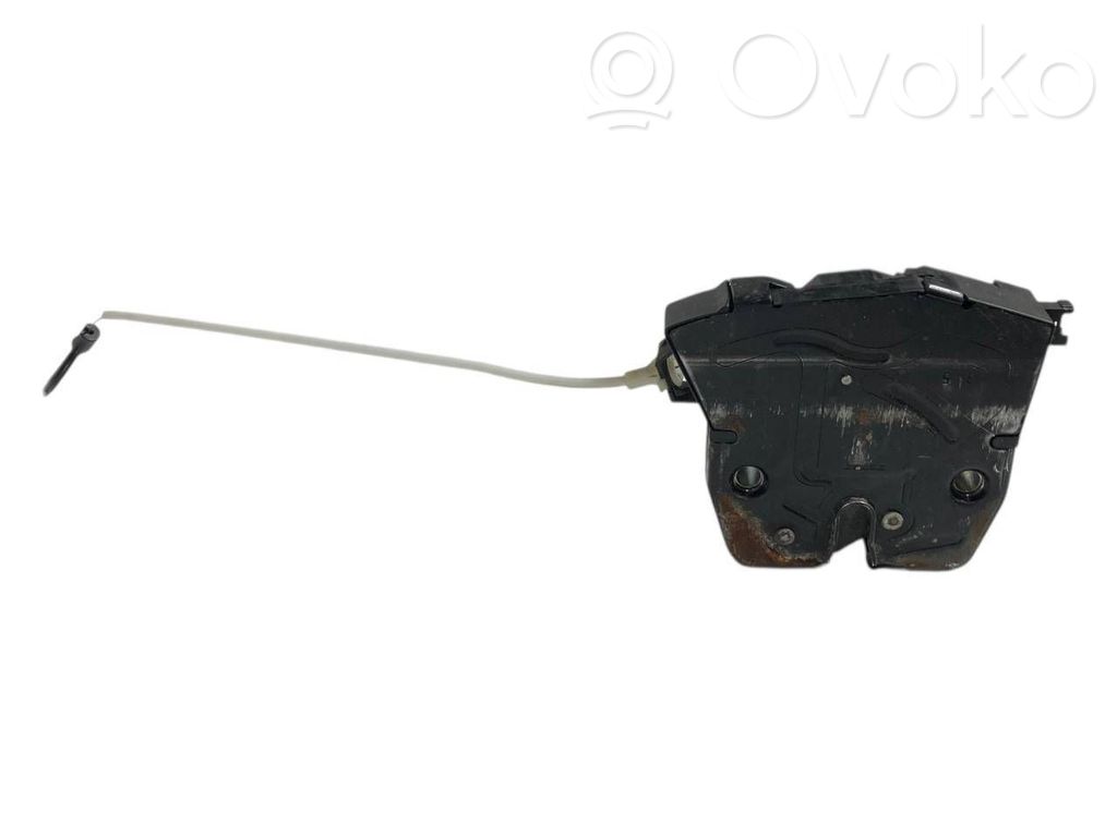 Aizmugurējā pārsega slēdzene