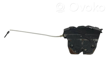 Aizmugurējā pārsega slēdzene