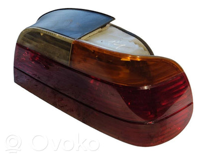 Aizmugurējais lukturis virsbūvē