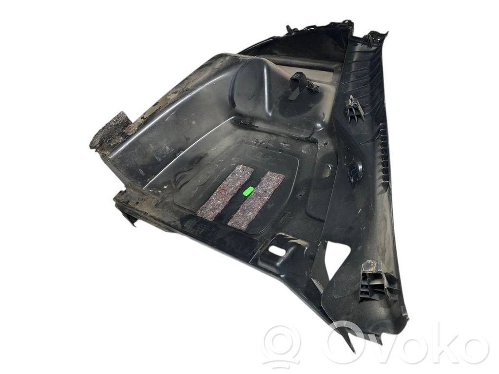 Bagāžnieka sānu apakšējās apdares panelis