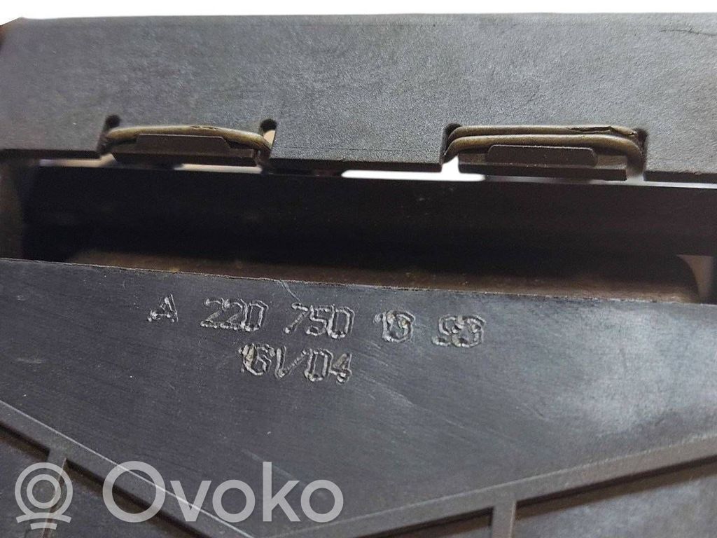 Aizvēršanas rokturis (aizmugurējā pārsega)