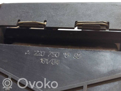 Aizvēršanas rokturis (aizmugurējā pārsega)