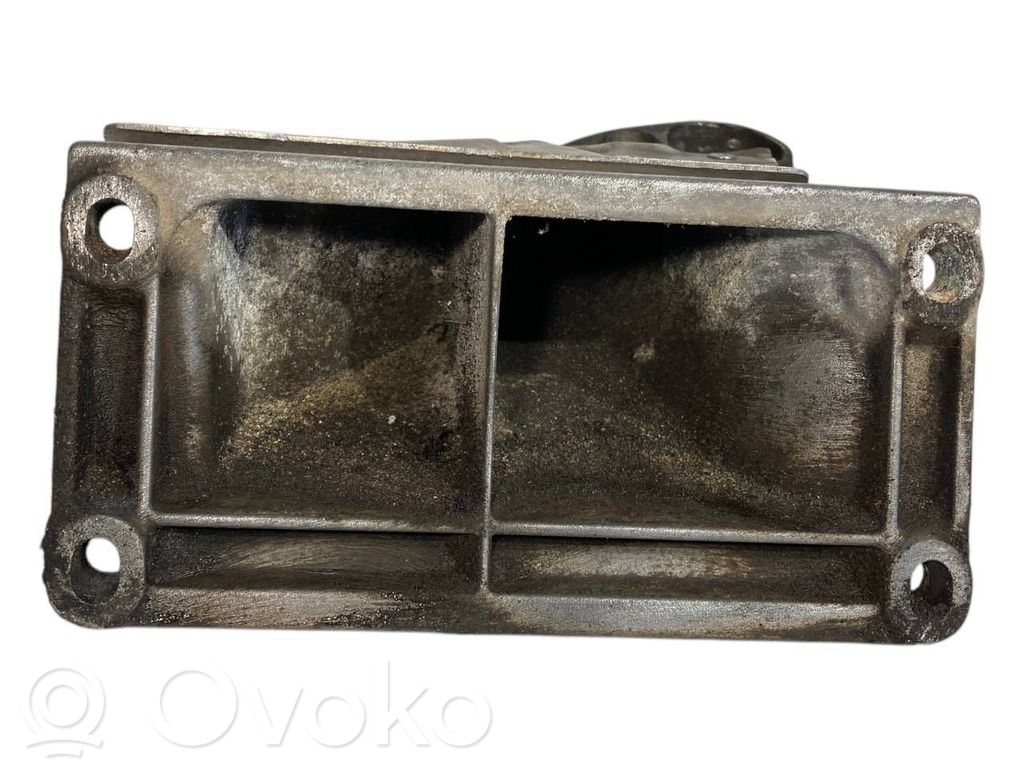 Dzinēja nostiprināšanas stiprinājums-kronšteins