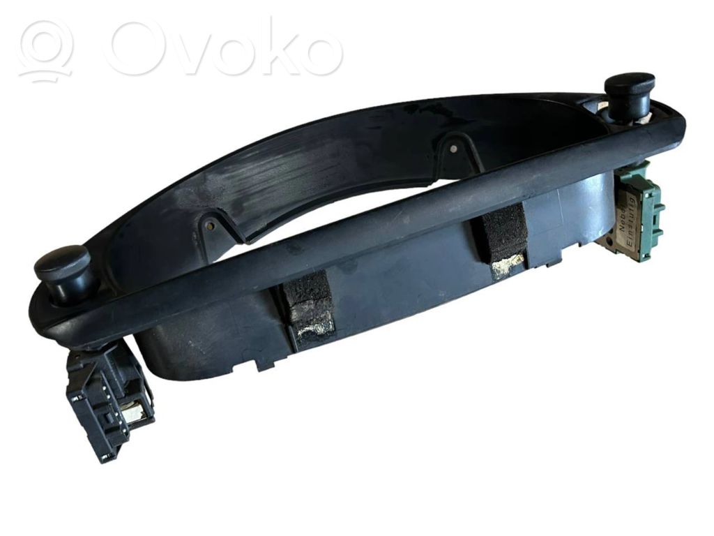 Instrumentu paneļa dekoratīvā apdare