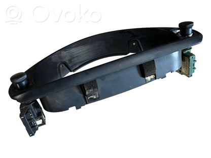 Instrumentu paneļa dekoratīvā apdare