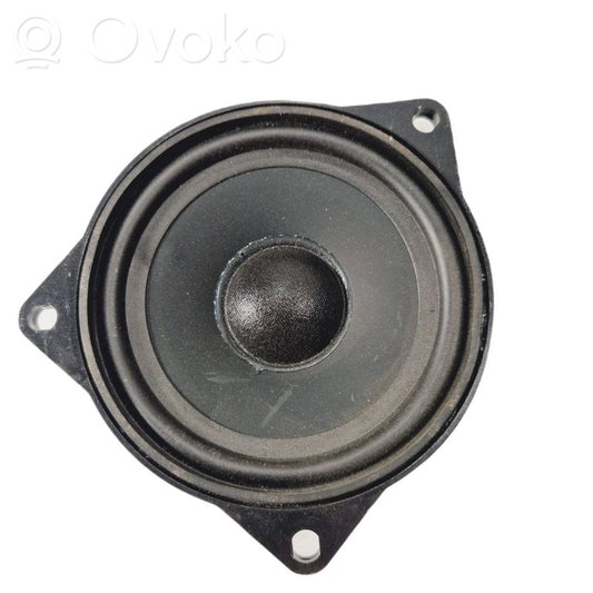 Speaker(s) in front door