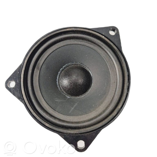 Speaker(s) in front door