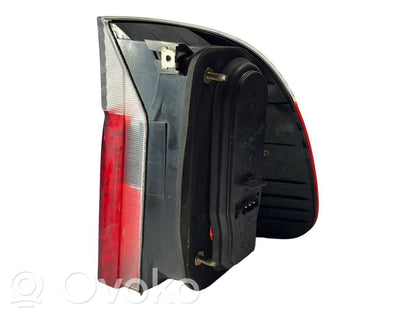 Aizmugurējais lukturis virsbūvē