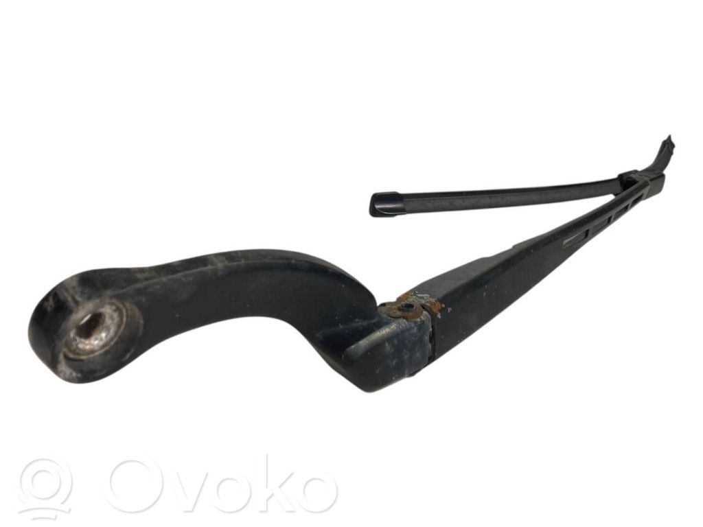 Priekšējā loga tīrītāja kājiņa