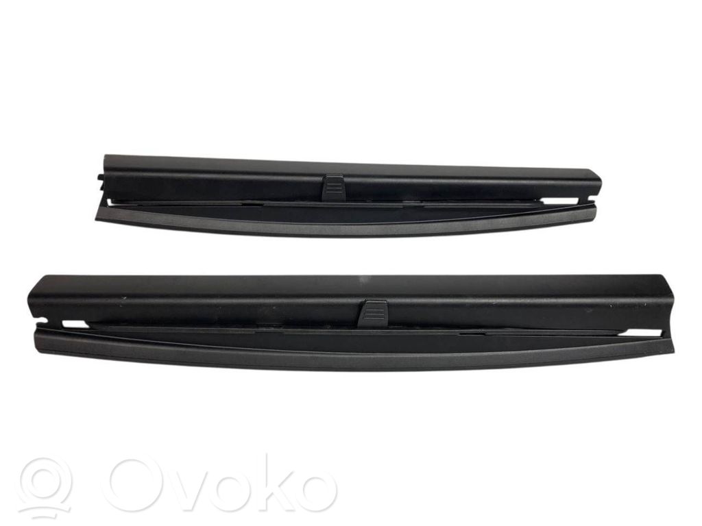 Apšuvums aizmugurējām durvīm