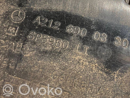 (B) statņa dekoratīvā apdare (augšdaļa)
