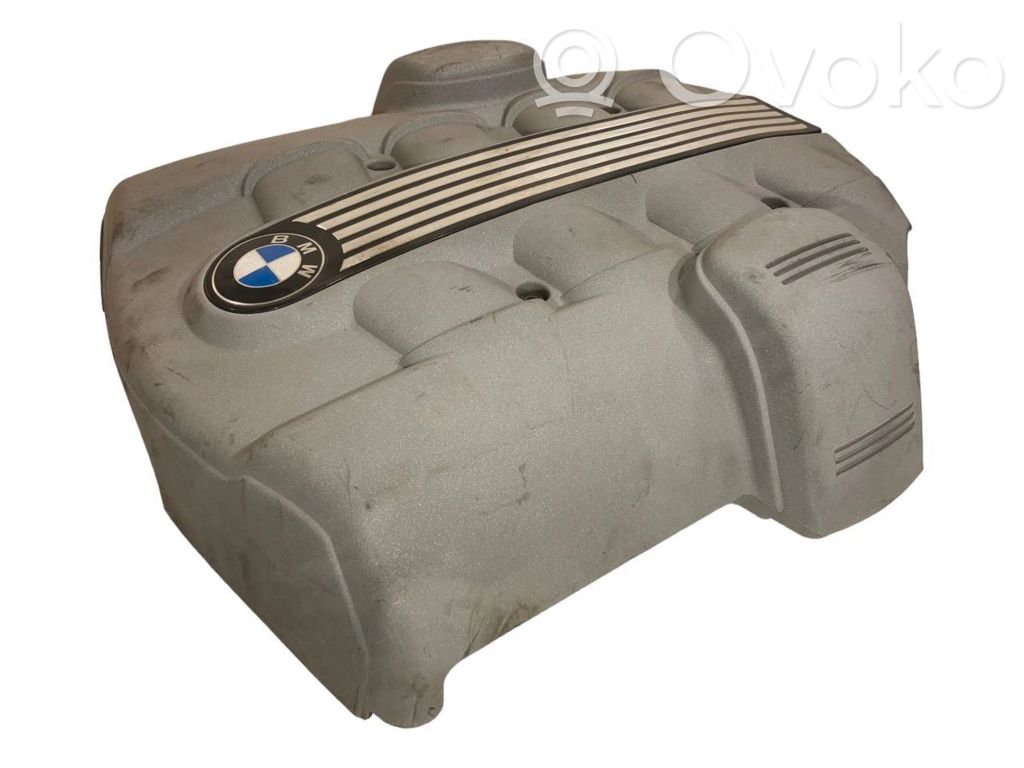 Dzinēja pārsegs (dekoratīva apdare)