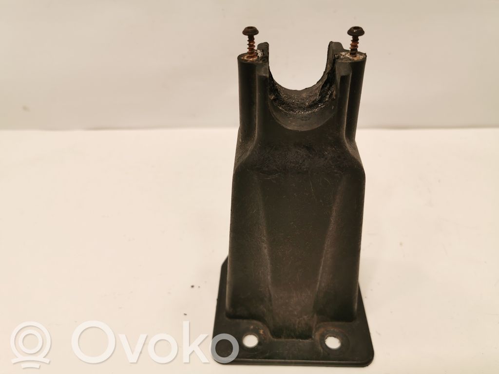 Priekšpusē bampera turētājs