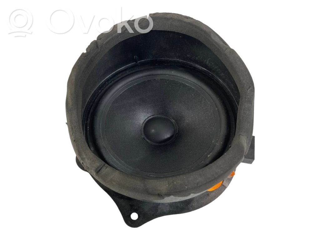 Speaker(s) in front door