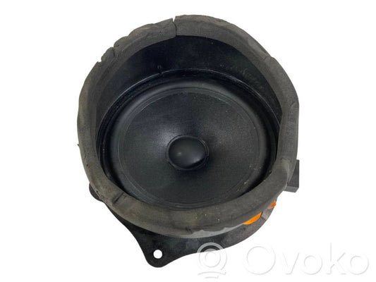 Speaker(s) in front door