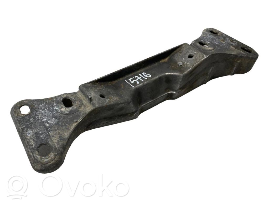 Transmission mounting bracket