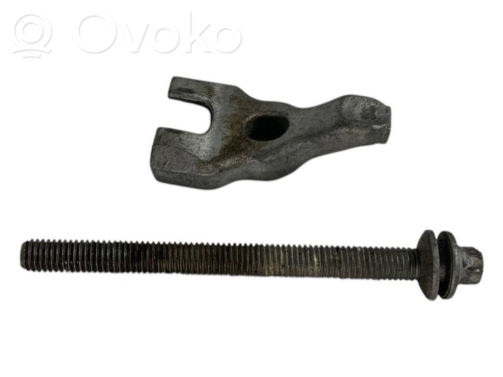 Nozzle holder/shoulder